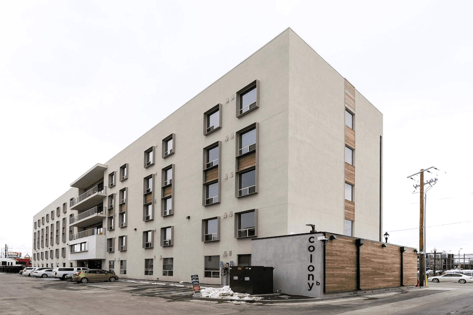 Brinshore Ballpark Apartments - Image 3