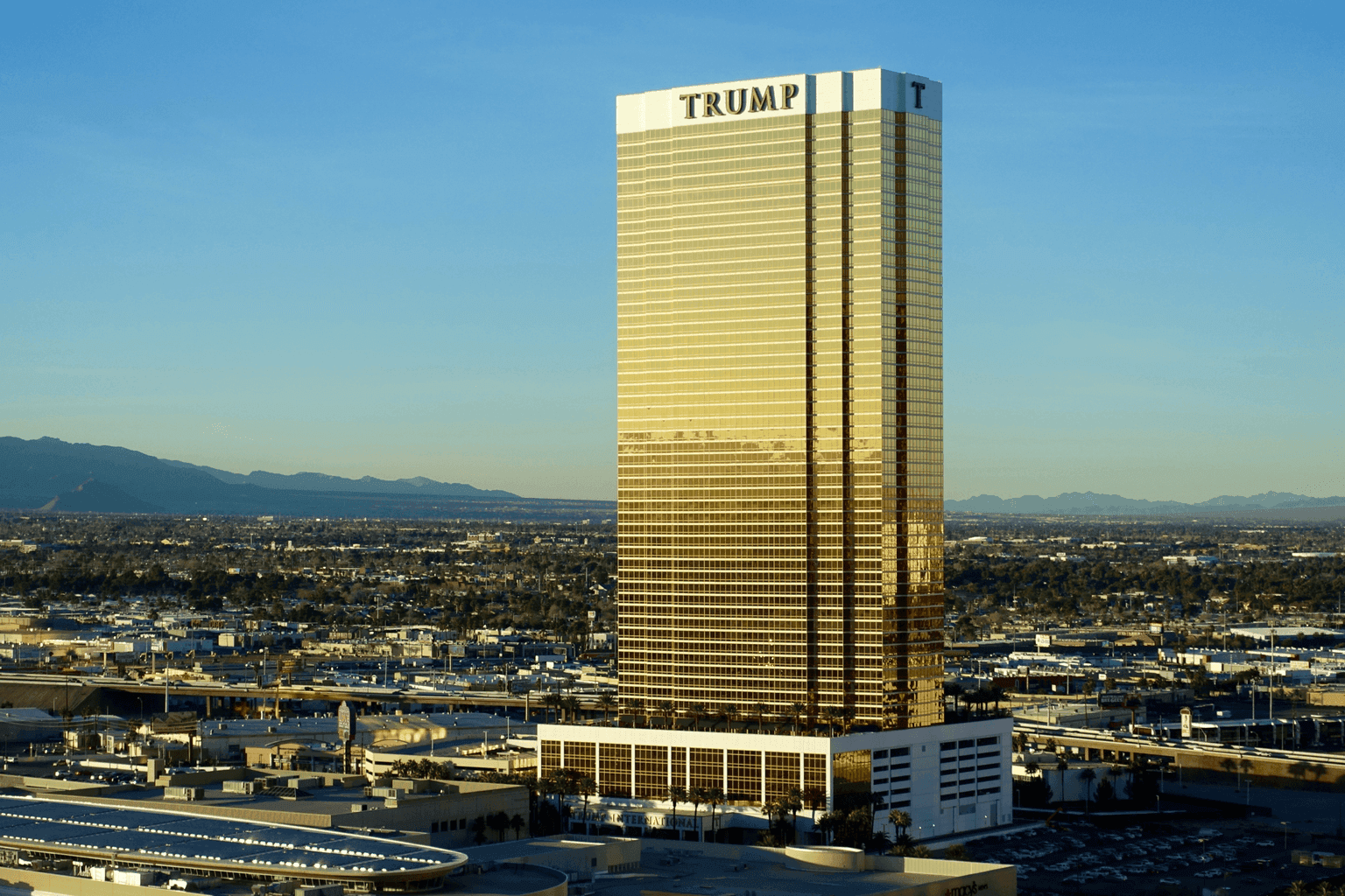 Trump International Hotel & Tower - Image 3